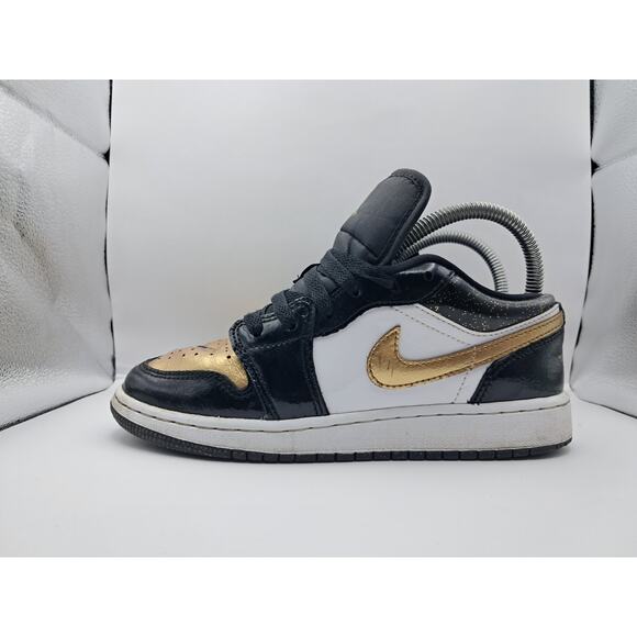 Size 4Y | 5.5W - Jordan 1 Low SE Gold Toe (GS) - DR6970-071 - Picture 5 of 8